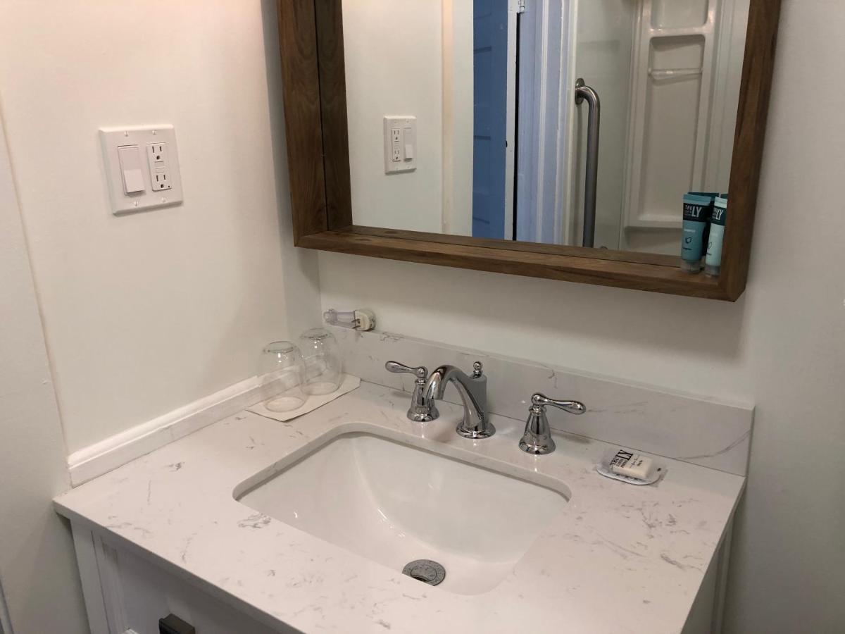 The Cove Inn Westport Экстерьер фото