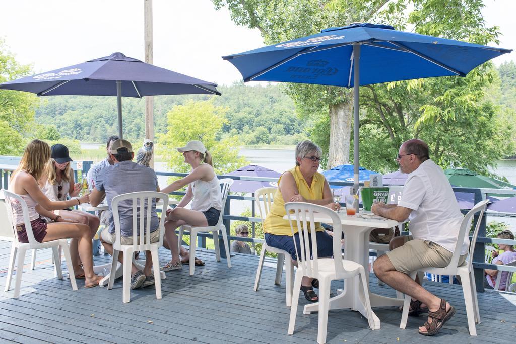 The Cove Inn Westport Экстерьер фото